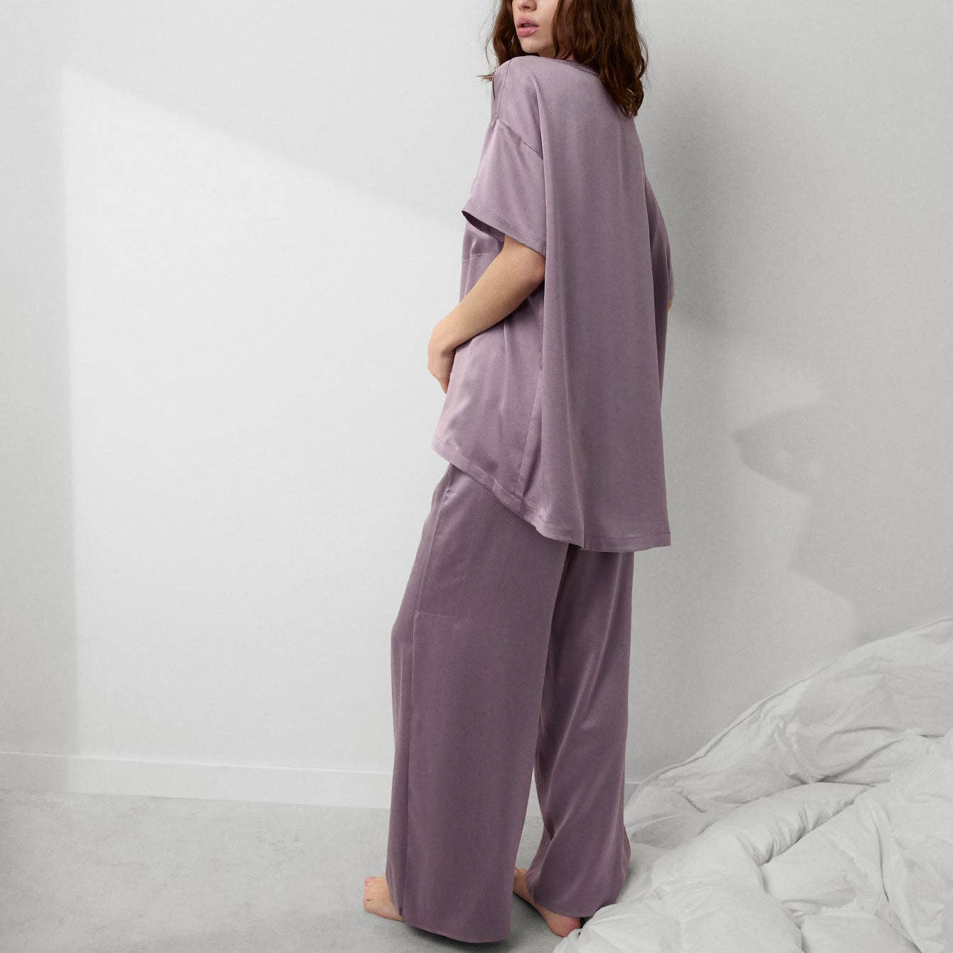 Lunya Washable Silk Tee Pant Set in Frosted Crocus - Image 3